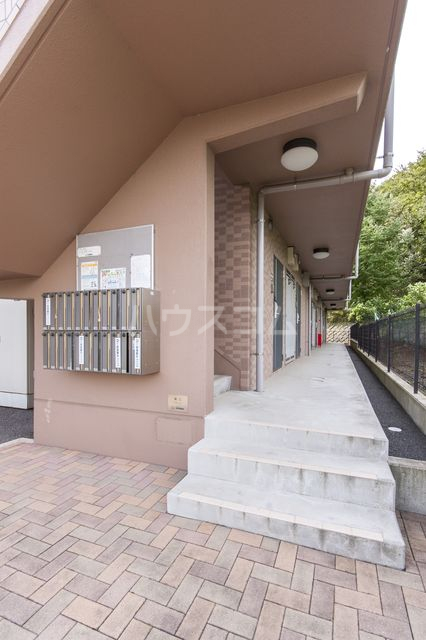 26/30 エントランス