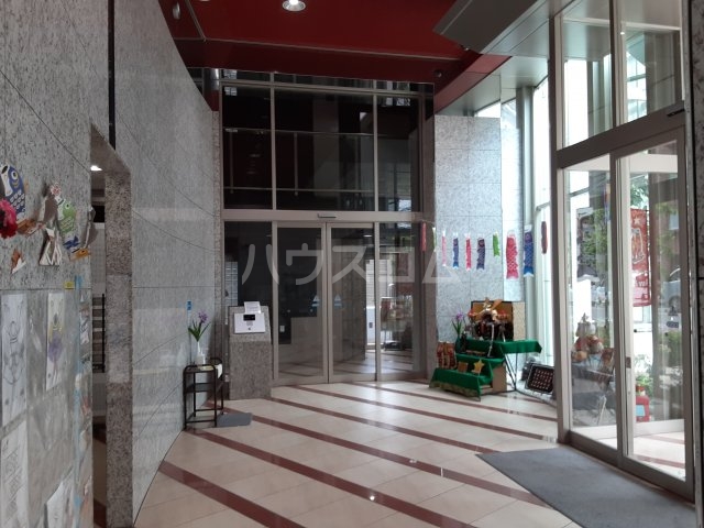 27/30 エントランス