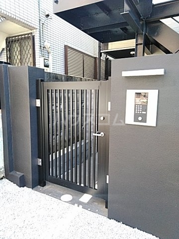 28/30 エントランス