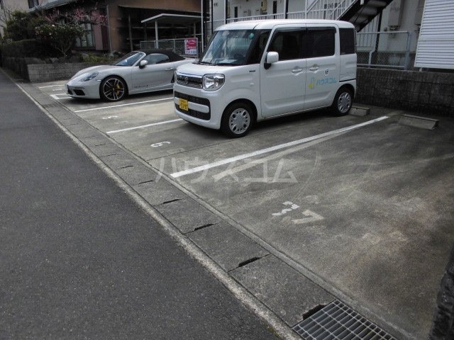 21/28 駐車場