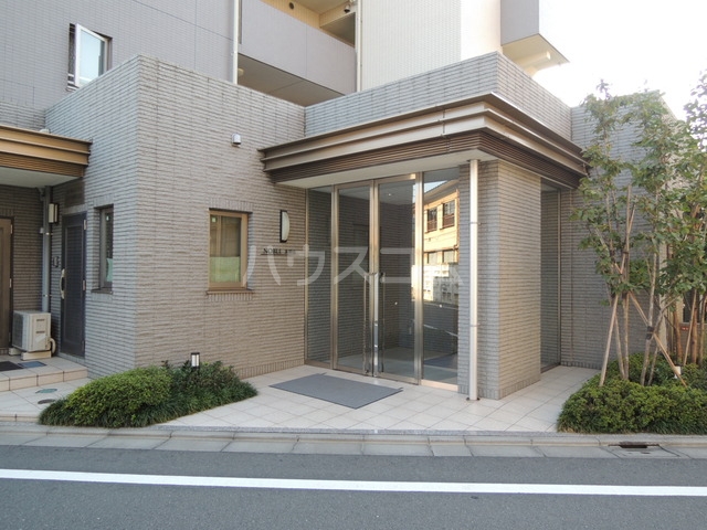 19/30 エントランス