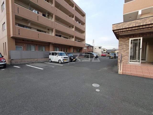 26/30 駐車場