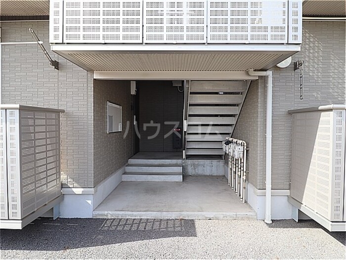 16/23 エントランス