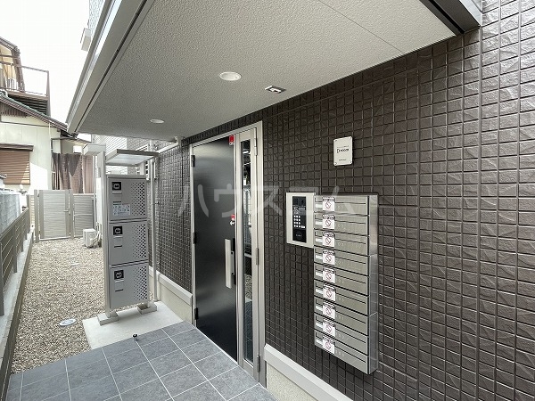 28/30 エントランス