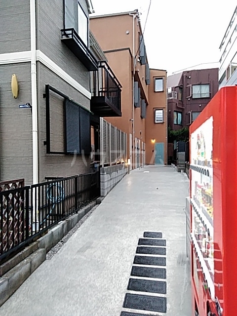 28/30 エントランス