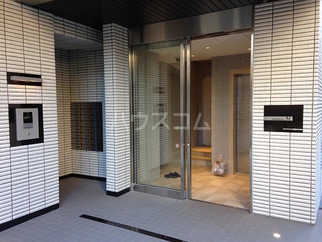 24/30 エントランス