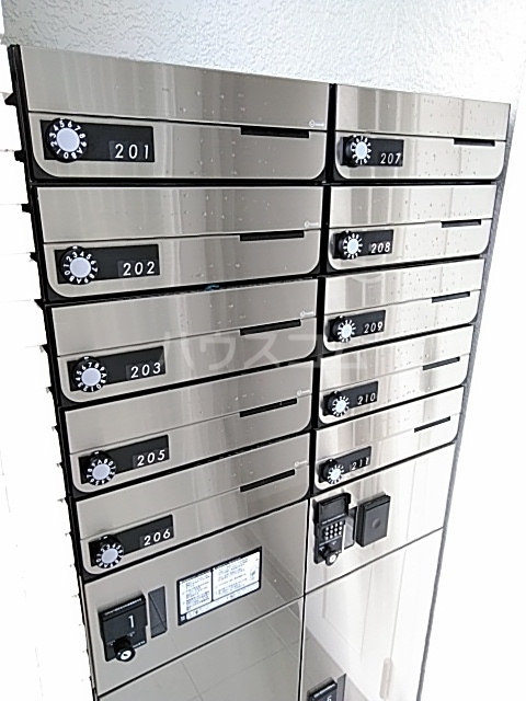 28/30 エントランス