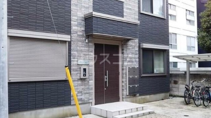 16/25 エントランス