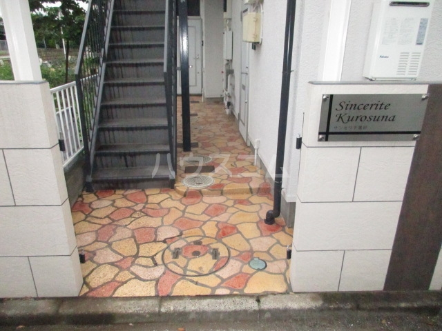 16/23 エントランス