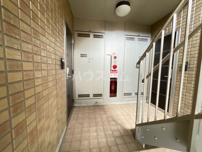 18/23 エントランス