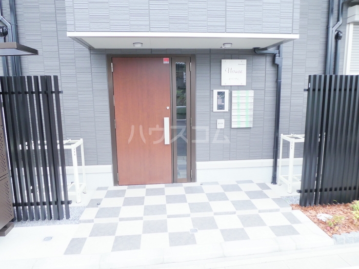 28/30 エントランス