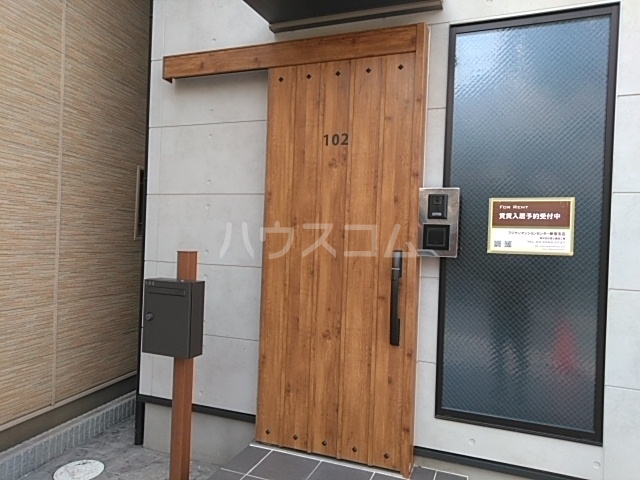 24/30 エントランス