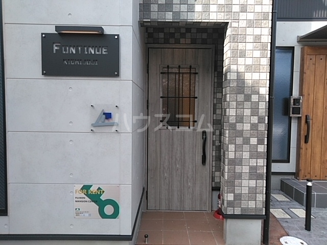 27/30 エントランス