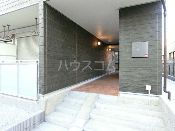 23/25 エントランス