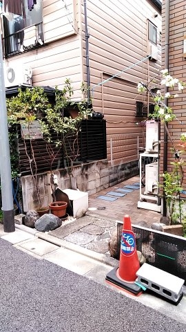 26/30 エントランス