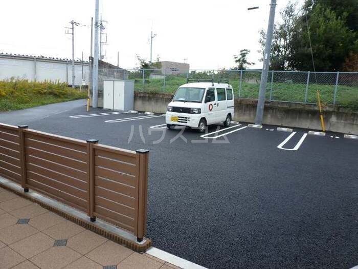 2/3 駐車場