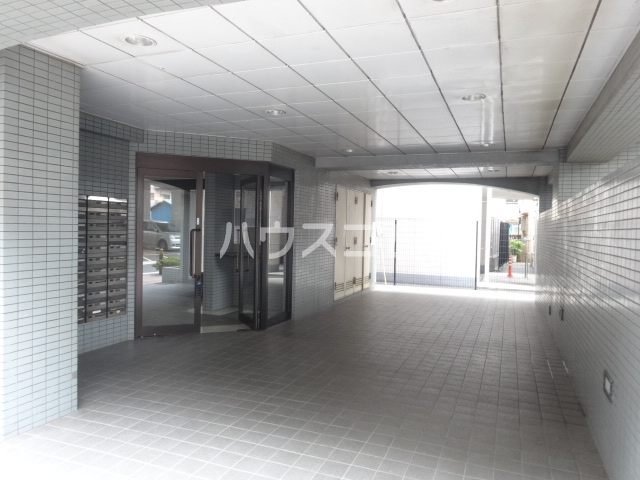 23/30 エントランス