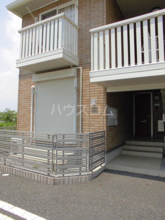 24/25 エントランス