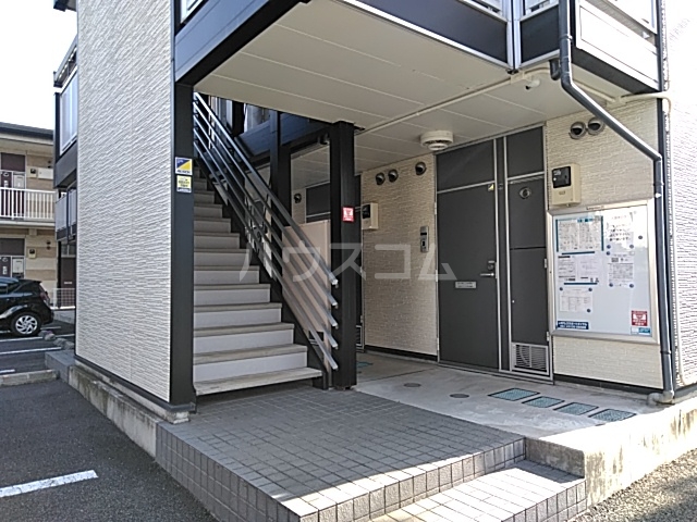 23/27 エントランス