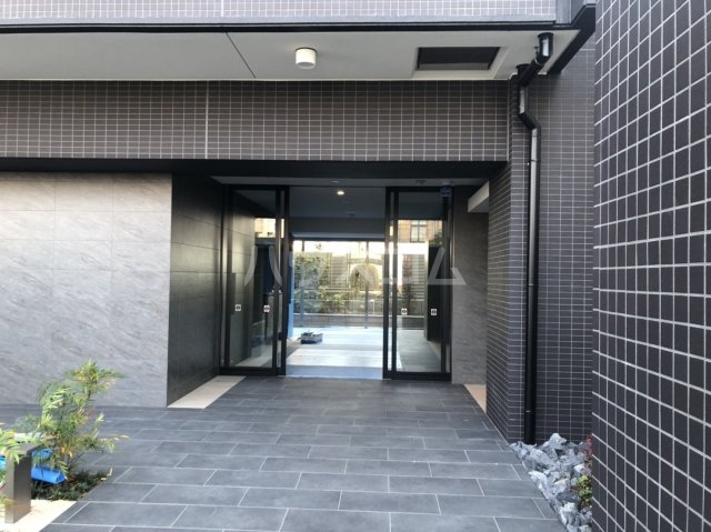 24/30 エントランス
