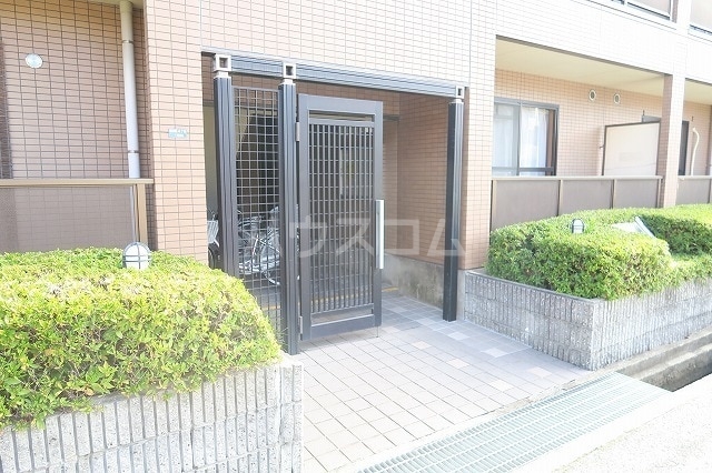 13/19 エントランス