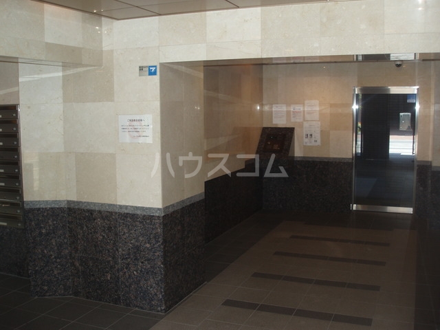 21/30 エントランス