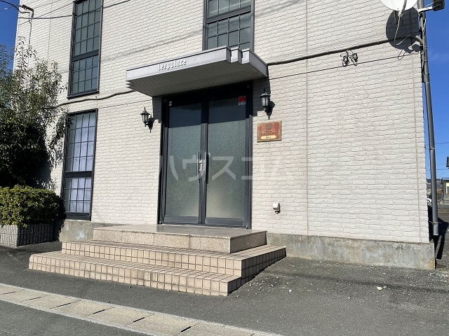 18/26 エントランス