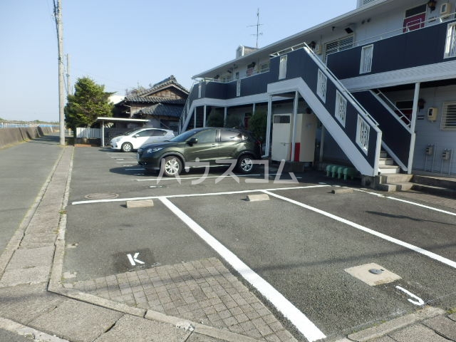 28/30 駐車場