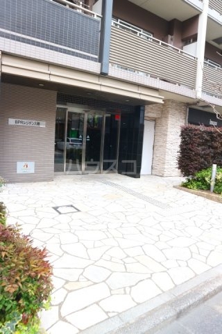 28/30 エントランス