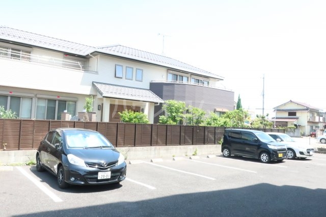 22/28 駐車場