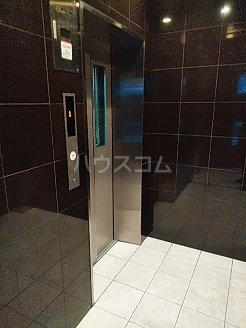 22/27 エントランス