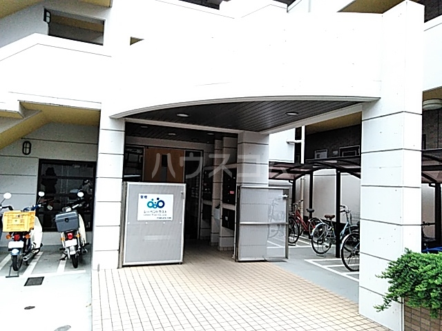 28/30 エントランス