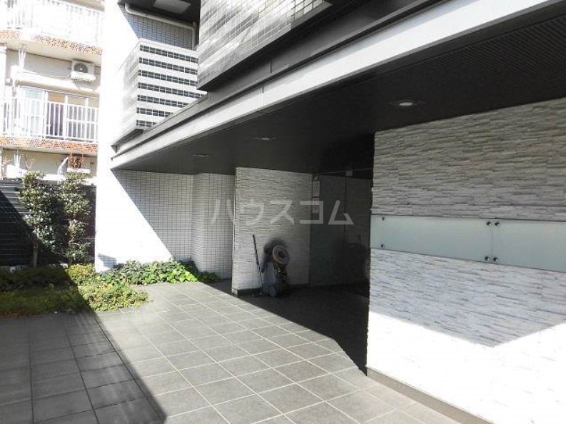 15/21 エントランス