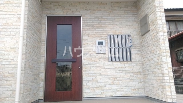 27/30 エントランス