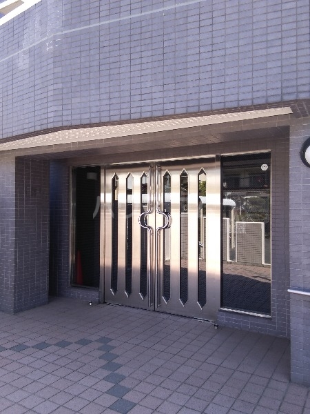 27/29 エントランス