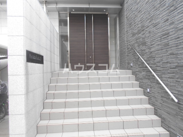 23/30 エントランス