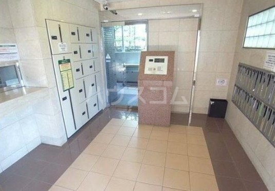 18/23 エントランス