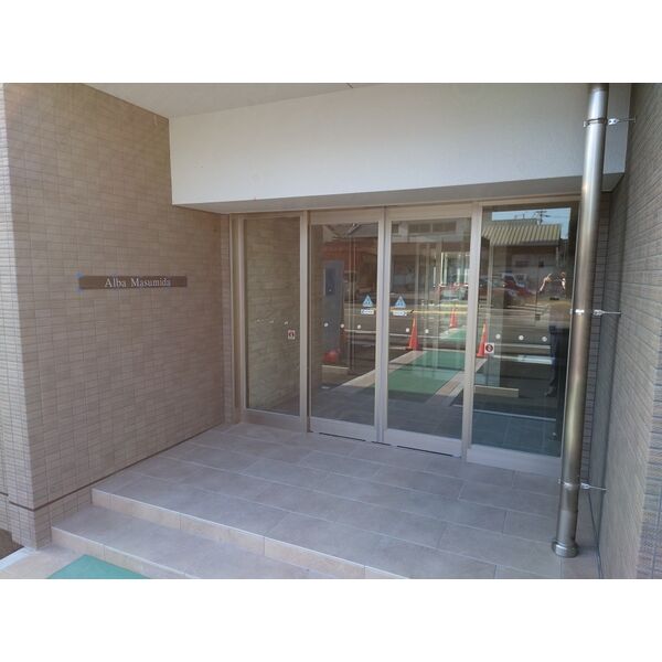 16/28 エントランス