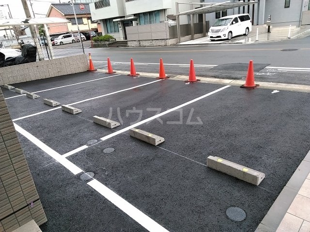 27/30 駐車場