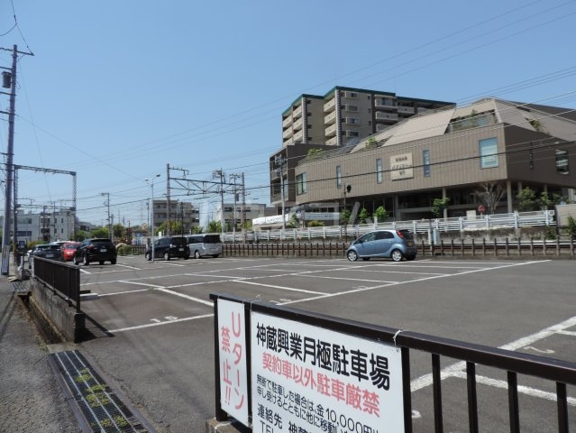 4/10 駐車場