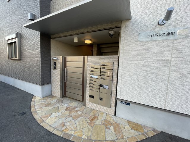 16/19 エントランス