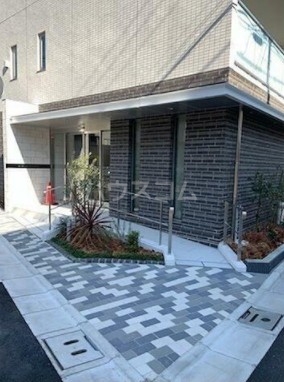 18/19 エントランス