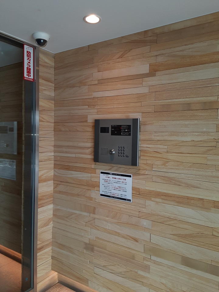 23/30 エントランス