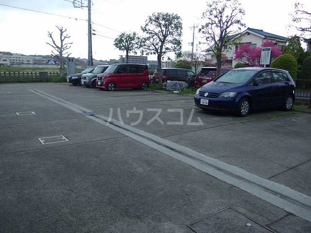 27/30 駐車場