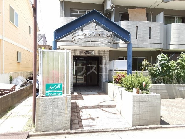 22/26 エントランス