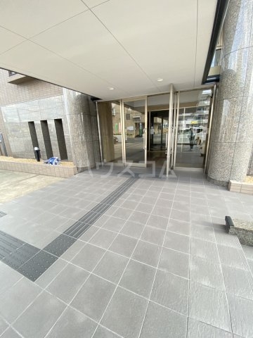 26/28 エントランス