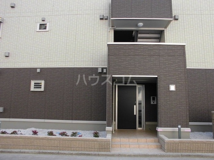 28/30 エントランス