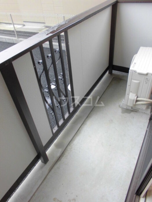 13/22 バルコニー