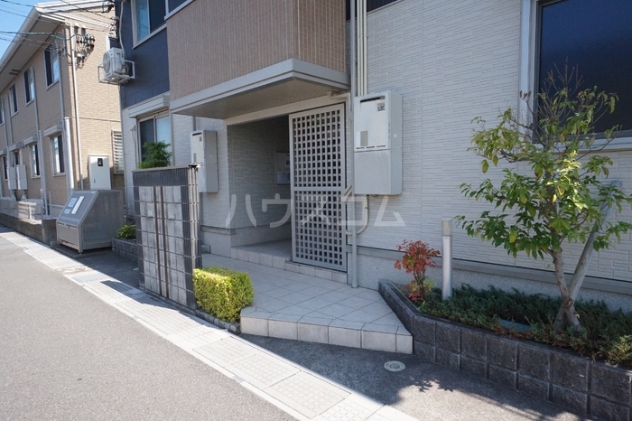 27/29 エントランス