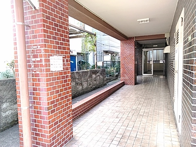 26/30 エントランス